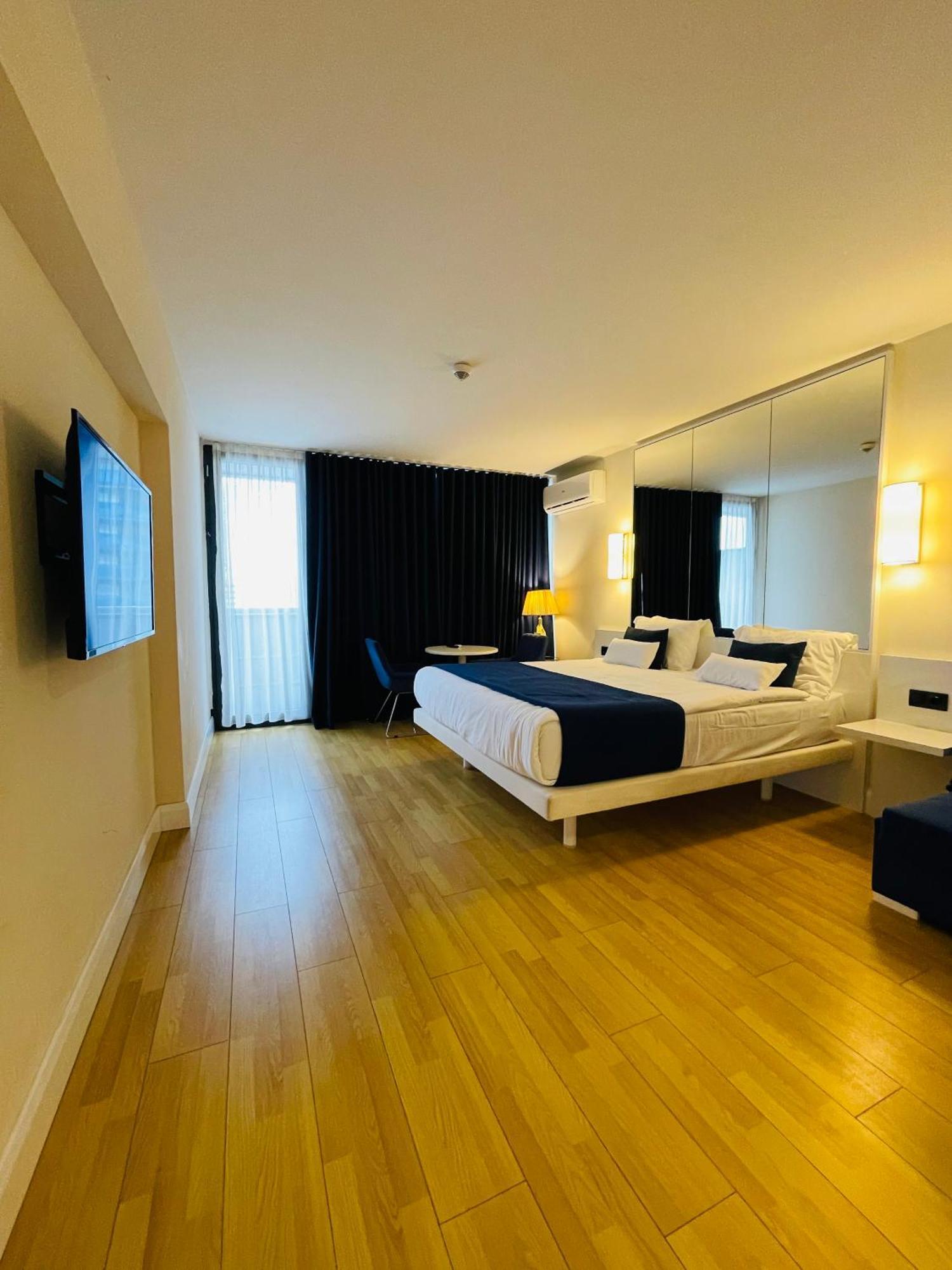 Batumi Floor40 Hotel Екстериор снимка
