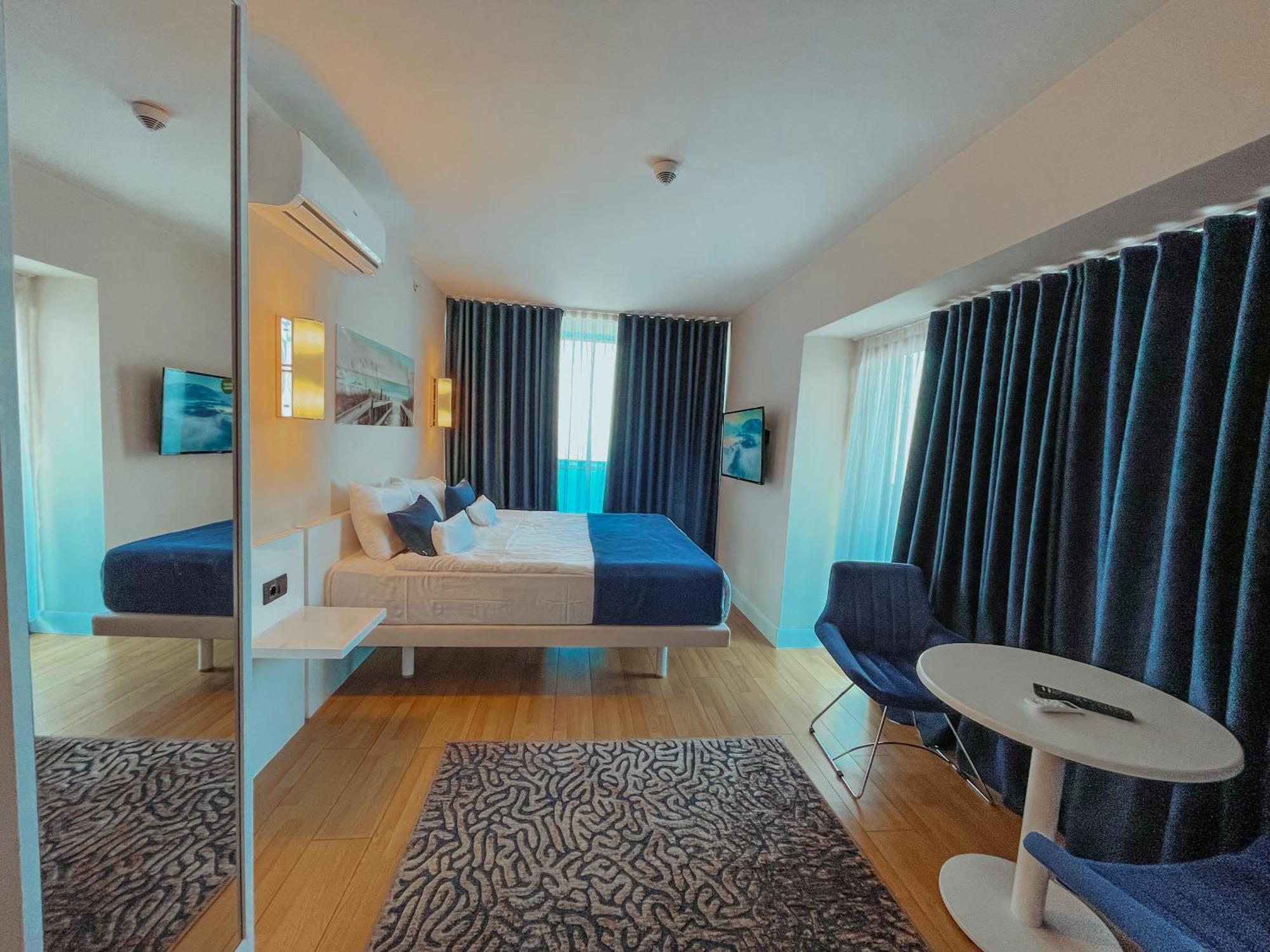 Batumi Floor40 Hotel Екстериор снимка