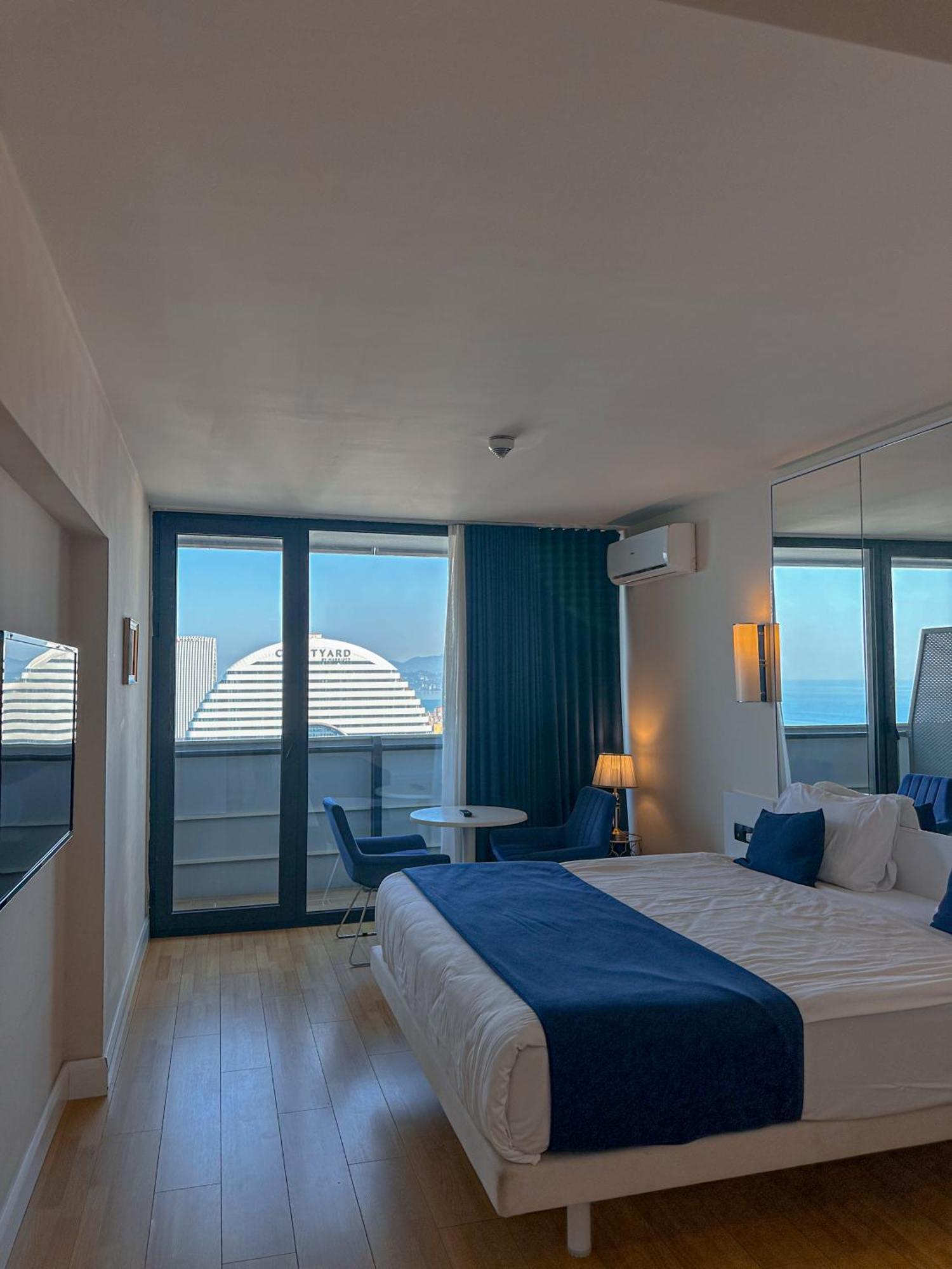 Batumi Floor40 Hotel Екстериор снимка